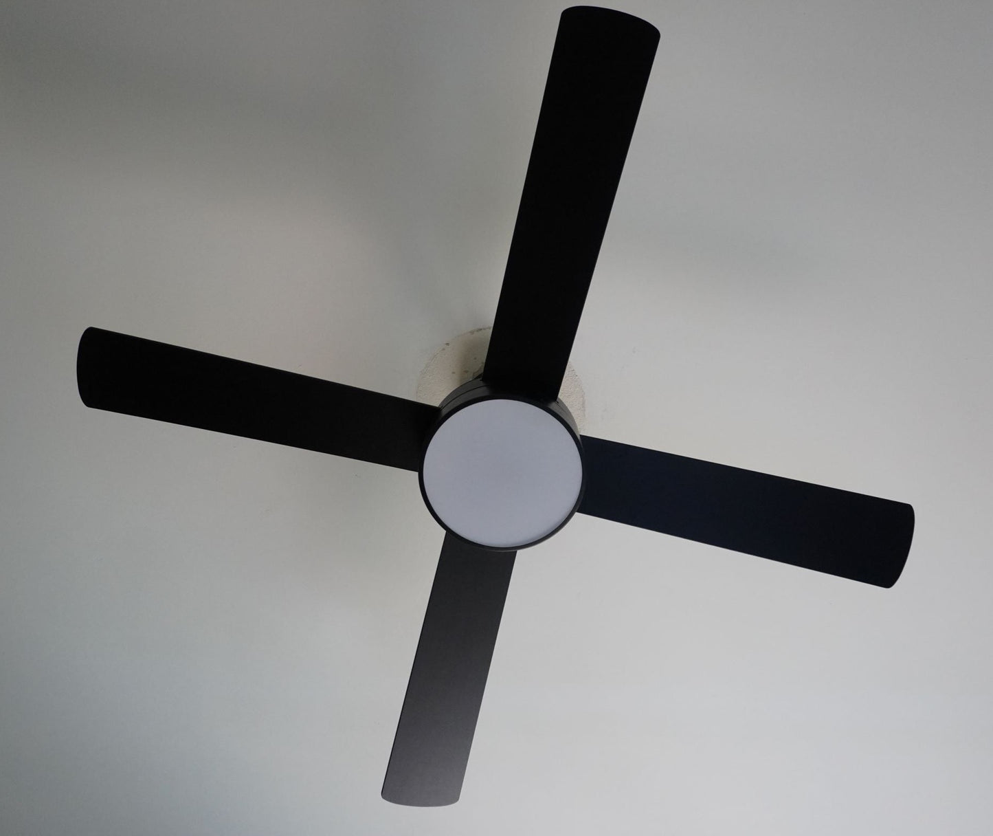 Indoor Ceiling Fan with Light Kit & Remote Control 52” LED