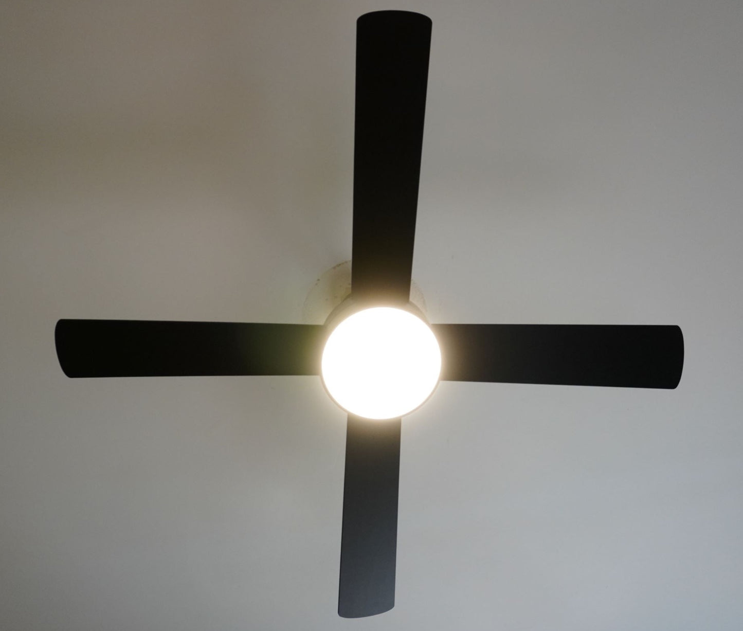 Indoor Ceiling Fan with Light Kit & Remote Control 52” LED